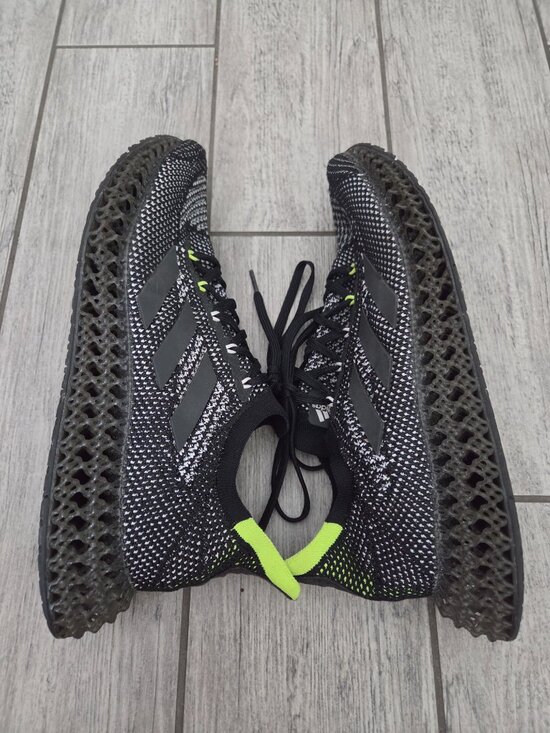 Athletic_Shoes